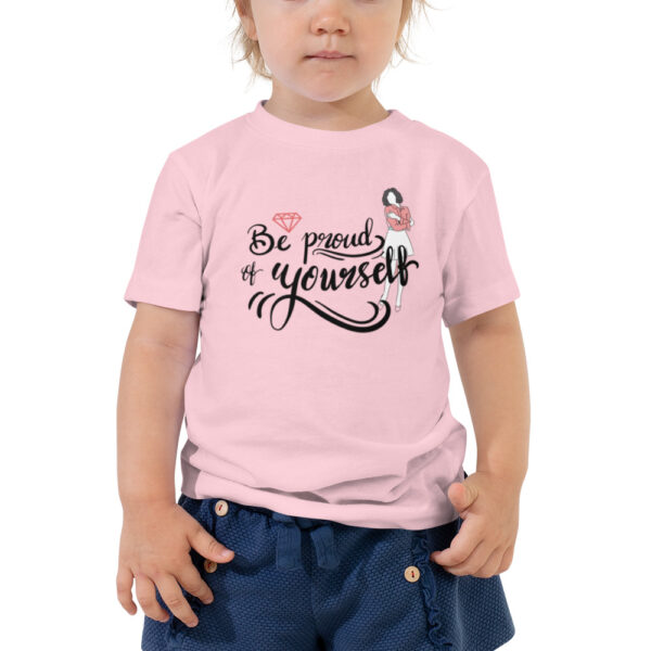 Kurzärmeliges Kleinkind-T-Shirt – “be proud”